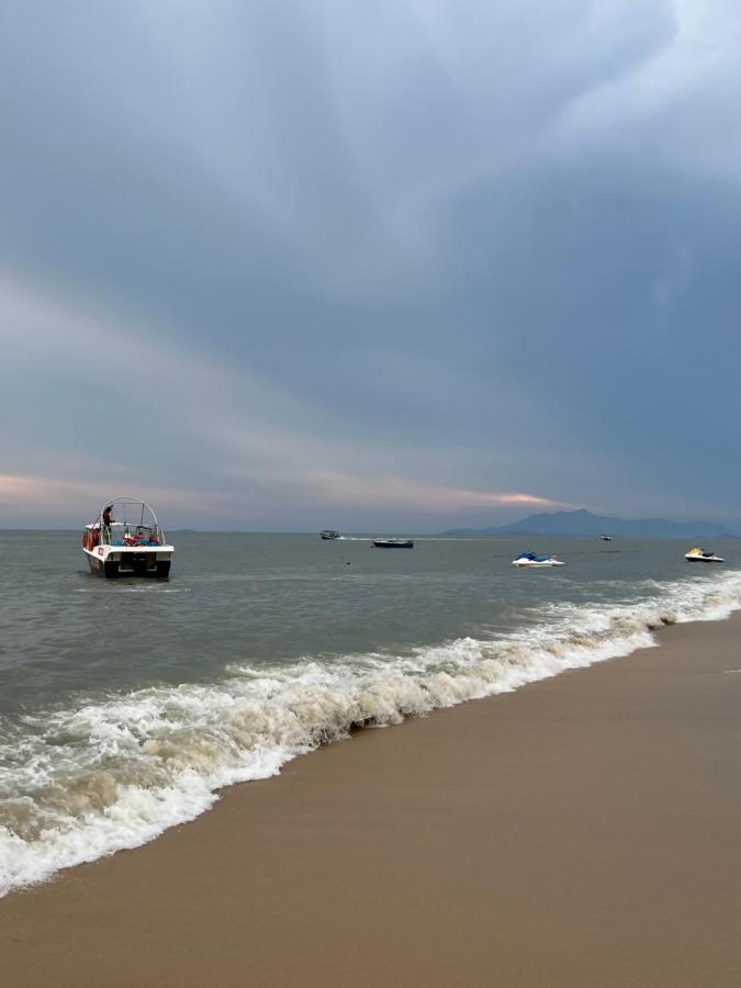 By The Sea Beachfront Designer Suites Penang - Managed By Art Of Tree Batu Feringgi Exteriér fotografie